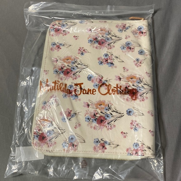 NEW Matilda Jane On The Go Vegan Floral Zip Tablet Tech‎ Organizer Travel Case - Picture 1 of 7